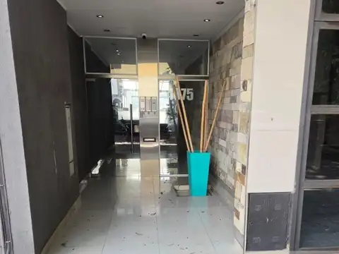 Franklin Delano Roosevelt 4800, Piso 1