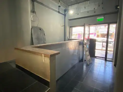 LOCAL EN VENTA SOBRE AVENIDA, 52M2, MUY LUMINOSO