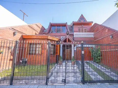 Venta Casa 4 Amb, Moron, c/cochera, Pileta, Exc.Ub