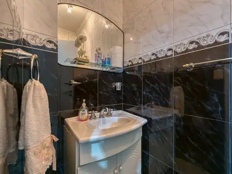 Venta Casa 4 Amb, Moron, c/cochera, Pileta, Exc.Ub