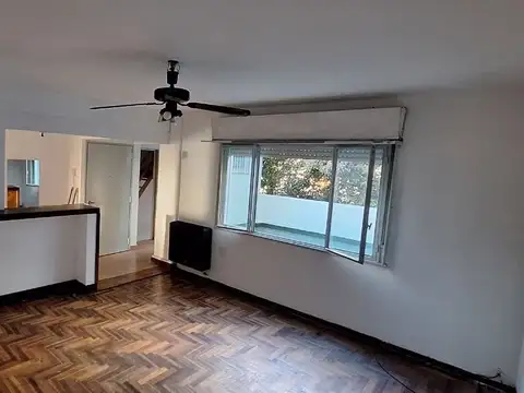 Depto Tipo Casa en Alquiler de 4 ambientes