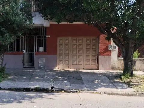 OPORTUNIDAD ! 4 AMBIENTES ES CASTELAR SUR