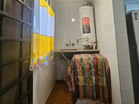 Casa 5 ambientes con 1 baño