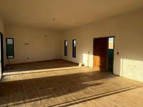 Casa 4 ambientes con 2 baños