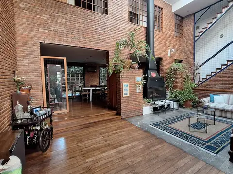 Casa 7 ambientes con 5 baños