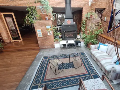Casa en Venta con 3 cocheras