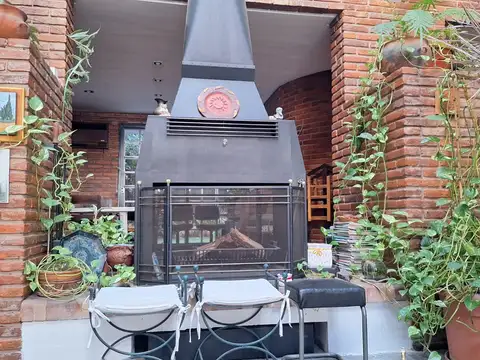 Hermosa Casa 3 cocheras 354 m2 cubiertos, Jardín - Parrilla
