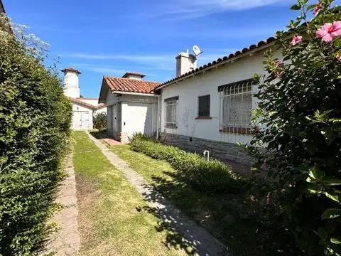 Casa 6 ambientes con 2 baños