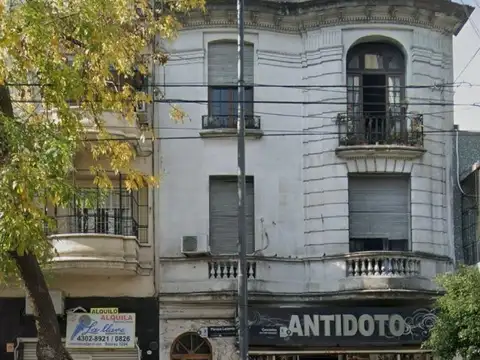 Departamento de 3 amb en VENTA sobre avenida Barracas