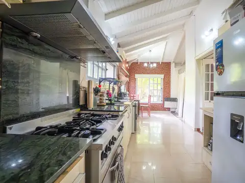 Casa en Venta con 2 cocheras