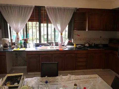 Casa 5 ambientes con 4 baños