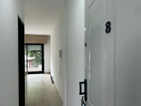 Monoambiente con balcón en venta en Munro