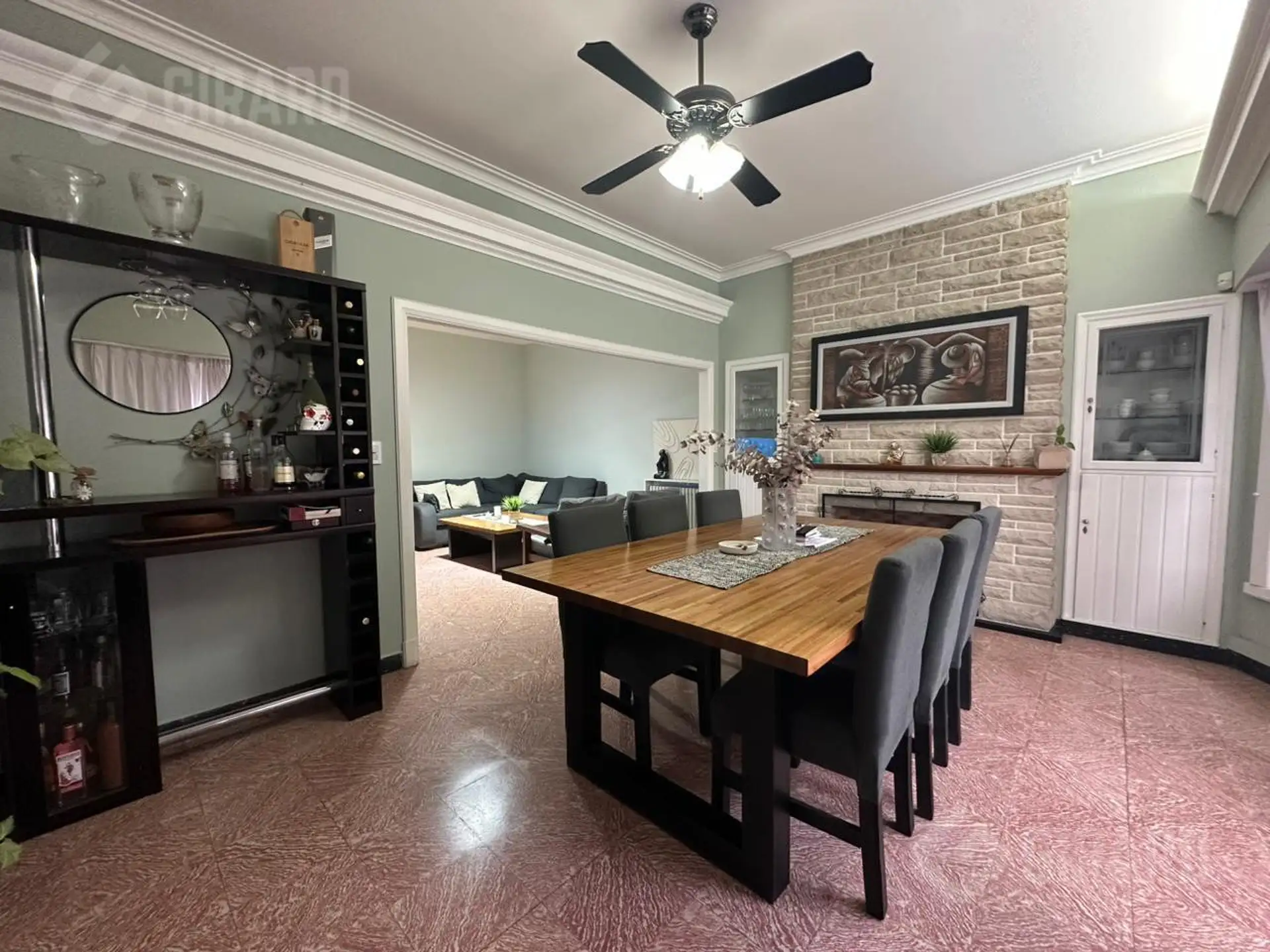 Casa de 5 ambientes con parque en Villa Primera