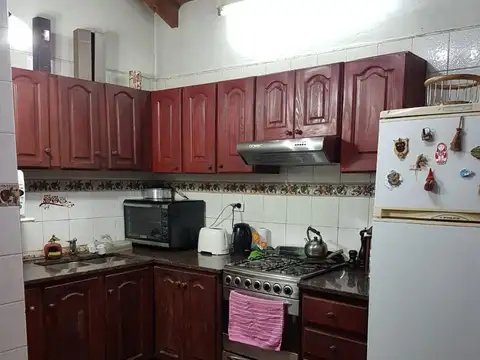 Casa 5 ambientes con 2 baños
