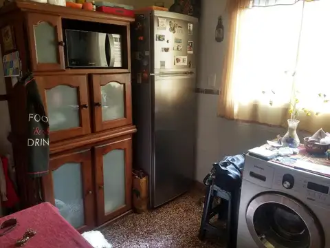 Departamento 3 ambientes en segundo piso por escalera