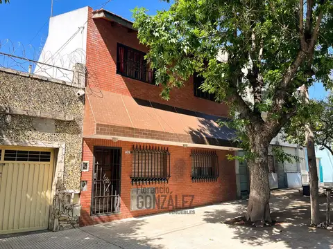 CASA MULTIFAMILIAR 7 AMBIENTES EN VILLA LUGANO