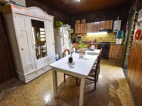 VENTA CASA 2 DORMITORIOS, COCHERA ECHESORTU