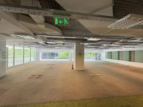 Oficina en Alquiler con 20 cocheras