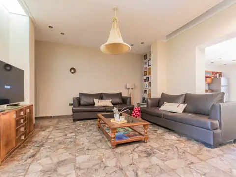 Casa 7 ambientes con 3 baños