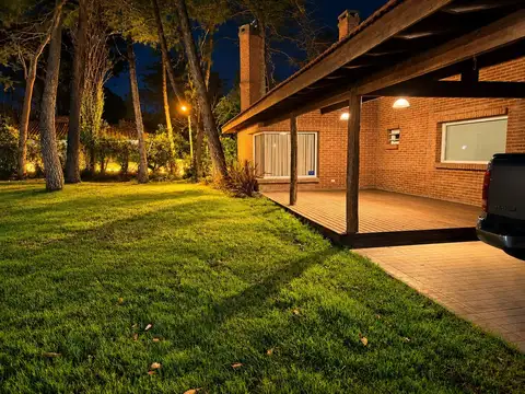 Casa en Alquiler con 5 cocheras