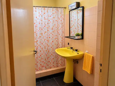 Depto Tipo Casa en Venta en Valentín Alsina, USD 63.000