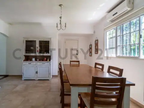 Casa en Venta con 3 cocheras