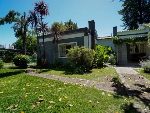 Venta Casa en Hurlingham Gran Lote, Pileta y Quincho