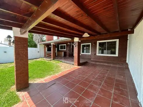 Casa en venta Escobar centro, Tres dormitorios.