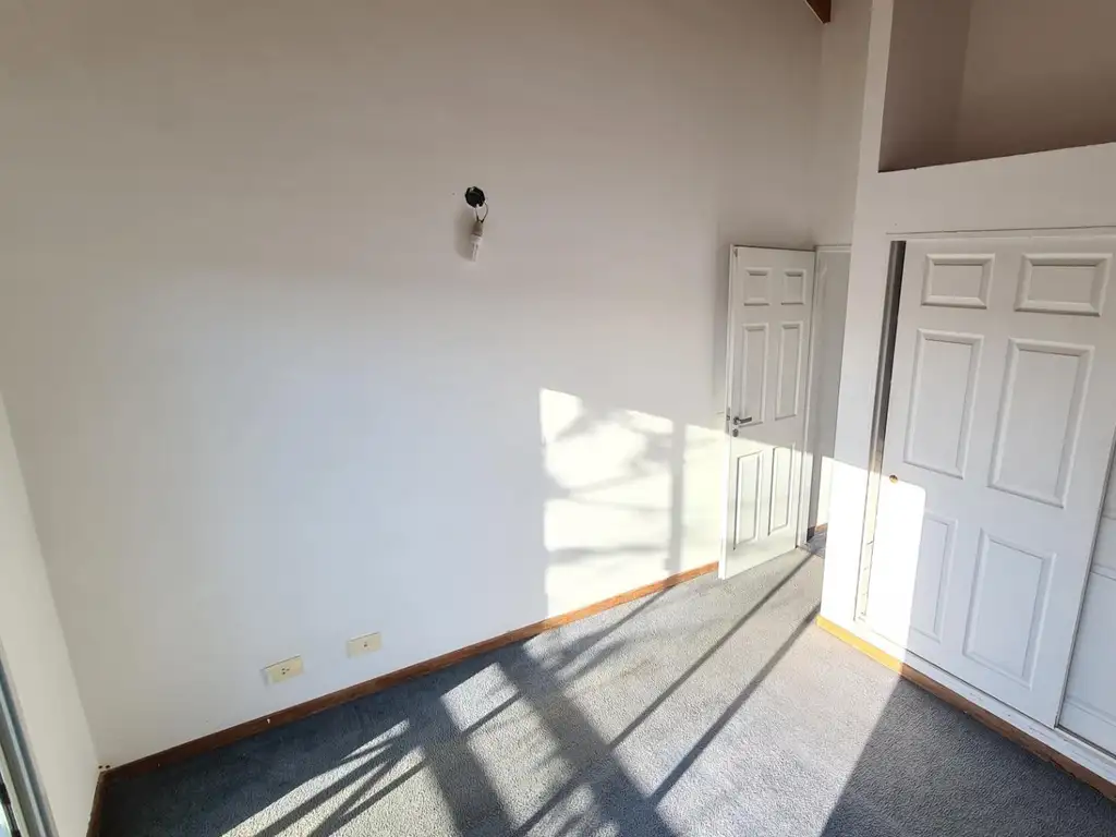 Departamento 2 ambientes con cochera doble y balcon - Foto 13