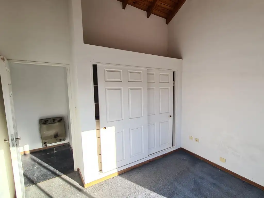 Departamento 2 ambientes con cochera doble y balcon - Foto 14