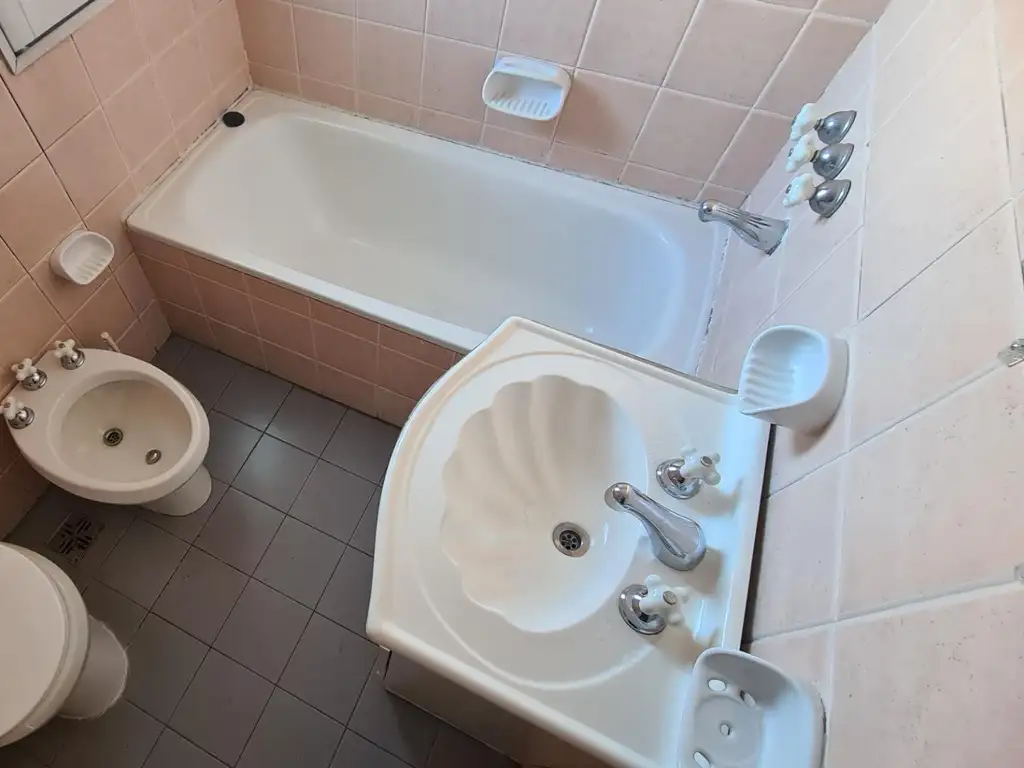 Departamento 2 ambientes con cochera doble y balcon - Foto 15