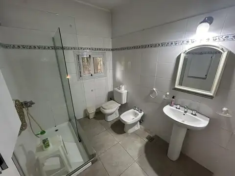 Casa en Venta con 4 cocheras