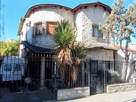 CASA AMPLIA 5 AMBIENTES