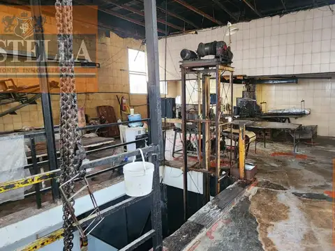 Galpon en Venta 43  mts Fondo