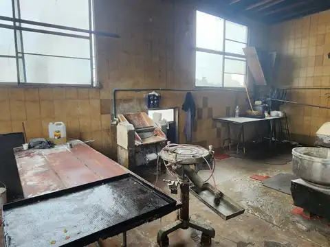 Local, Galpón y 2 Dptos de 4 amb y 1 amb 808 m² - Todo en Block - S.Justo (Ctro)