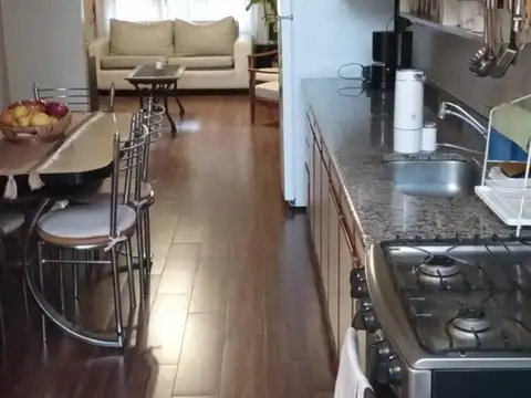 Casa en Alquiler de 5 ambientes en Olivos con Jardín