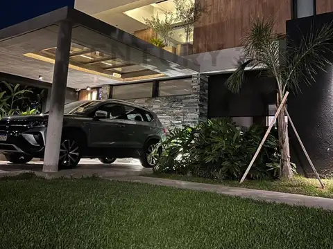 BARRIO SANTA ELENA 100