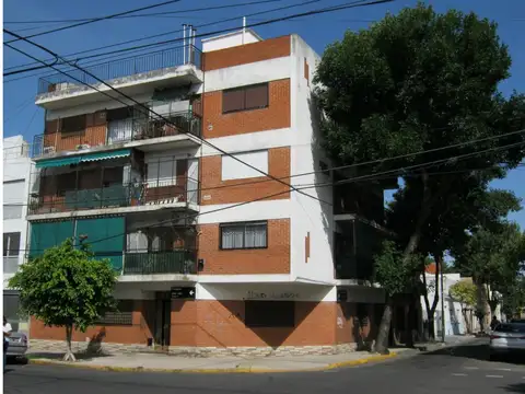 ESTUPENDO 3 AMB. PLANTA BAJA C/PATIO Y ENTRADA DE SERVICIO