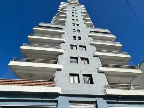 Av. Presidente Peron 2000, Piso 7