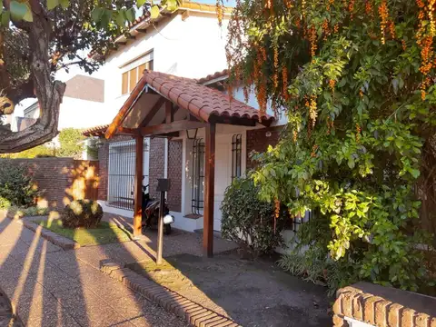 Chalet 5 ambientes venta Castelar