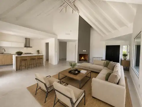 Casa en Venta con 2 cocheras