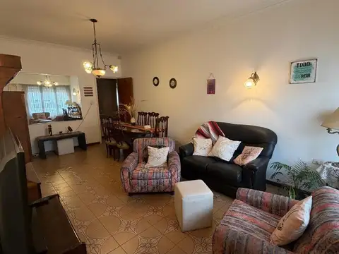 Casa 3 ambientes con 2 baños