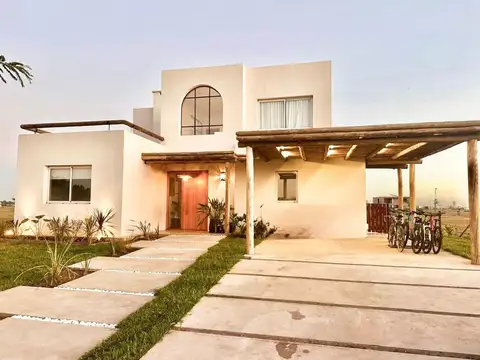VENTA CASA 5 AMBIENTES AMARRAS PUERTOS DEL LAGO