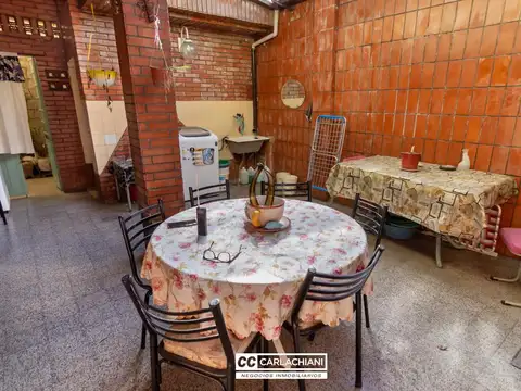 Casa en Venta con 2 cocheras