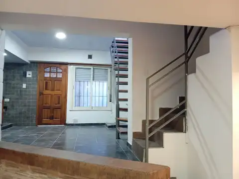 ¡Oportunidad Única! PH Funcional en Lanús Este