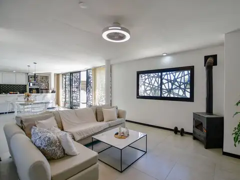 Venta Casa 2 Dormitorios con Verde Pileta La Plata