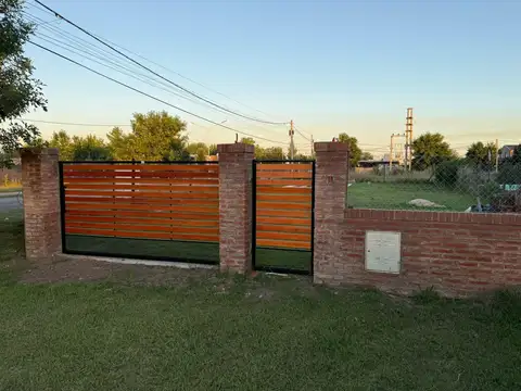 Amplio terreno con piscina en Punta Chacra, Roldán