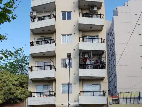 2 ambientes frente con balcón  en semipiso