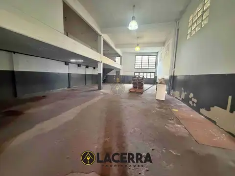 Galpon en Alquiler — Sarmiento al 7400