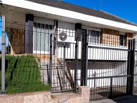 5 AMBIENTES CON VISTA AL MAR. GRAN LOTE ZONIFICACIO NR3.